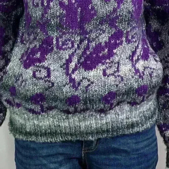 Evian Ltd. Vintage Knitted Floral Sweater - Picture 6 of 10